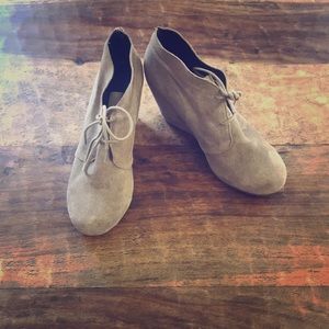 DOLCE VITA SUEDE LACE-UP WEDGE BOOTIES